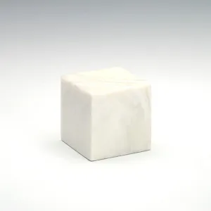 Small Cube Cultured Onyx Urn in Pearl