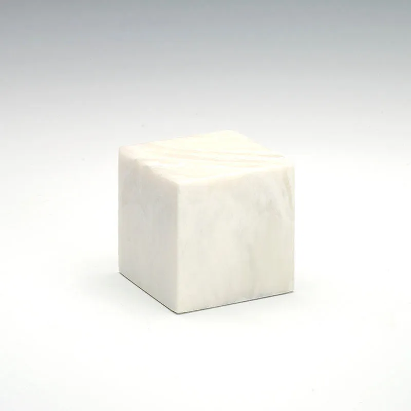 Small Cube Cultured Onyx Urn in Pearl
